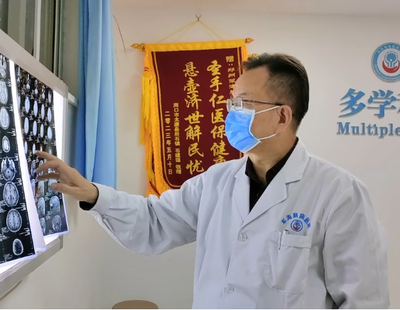 北京癫痫病专家万学副教授会诊首日，患者盛赞：在家门口看名医，放心!