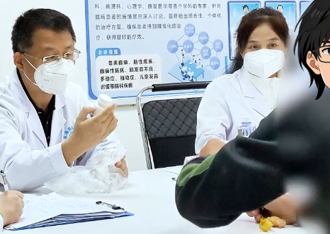 【北京名医郑州会诊直击】高伟教授与患者面对面，开启脑病诊疗的“深度对话”