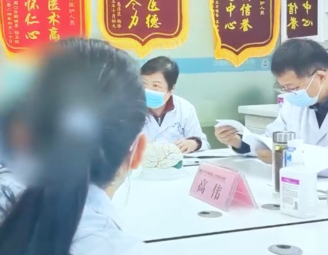 【北京名医郑州会诊直击】高伟教授与患者面对面，开启脑病诊疗的“深度对话”