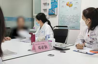 北京天坛医院邓亚仙教授郑州军海脑病医院会诊首日：患者慕名而来，专家实力破局!