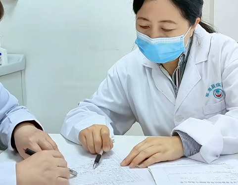 孩子抽动、厌学、情绪差，为什么越治越乱?找北京专家，一次性讲清楚、理明白!