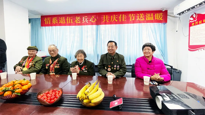 腊八时节传温情，关怀退伍老兵心郑州军海脑病医院联合商城花园社区开展慰问送温暖活动