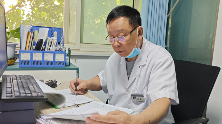 没有花拳绣腿，做医生就要稳打实干