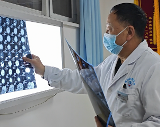 从医数十载，守护患者健康一刻不敢懈怠——记郑州军海脑病医院神经内科副主任医师秦毅